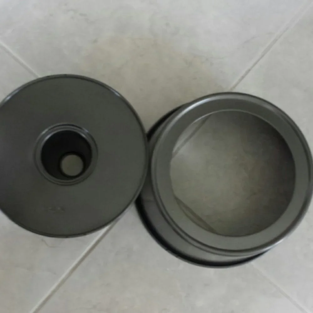 NWOT Wilton 2 piece nonstick Bundt pan